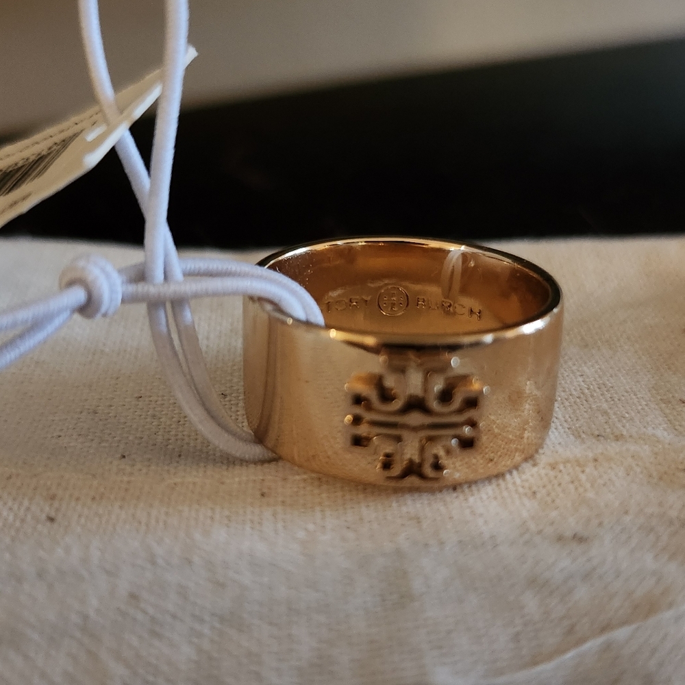 Tory Burch Britten ring size 7